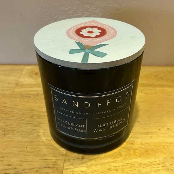 Sand + Fog Red Currant & Sugar Plum Scented candle. Natural Wax Blend. NWTS - Picture 2 of 7